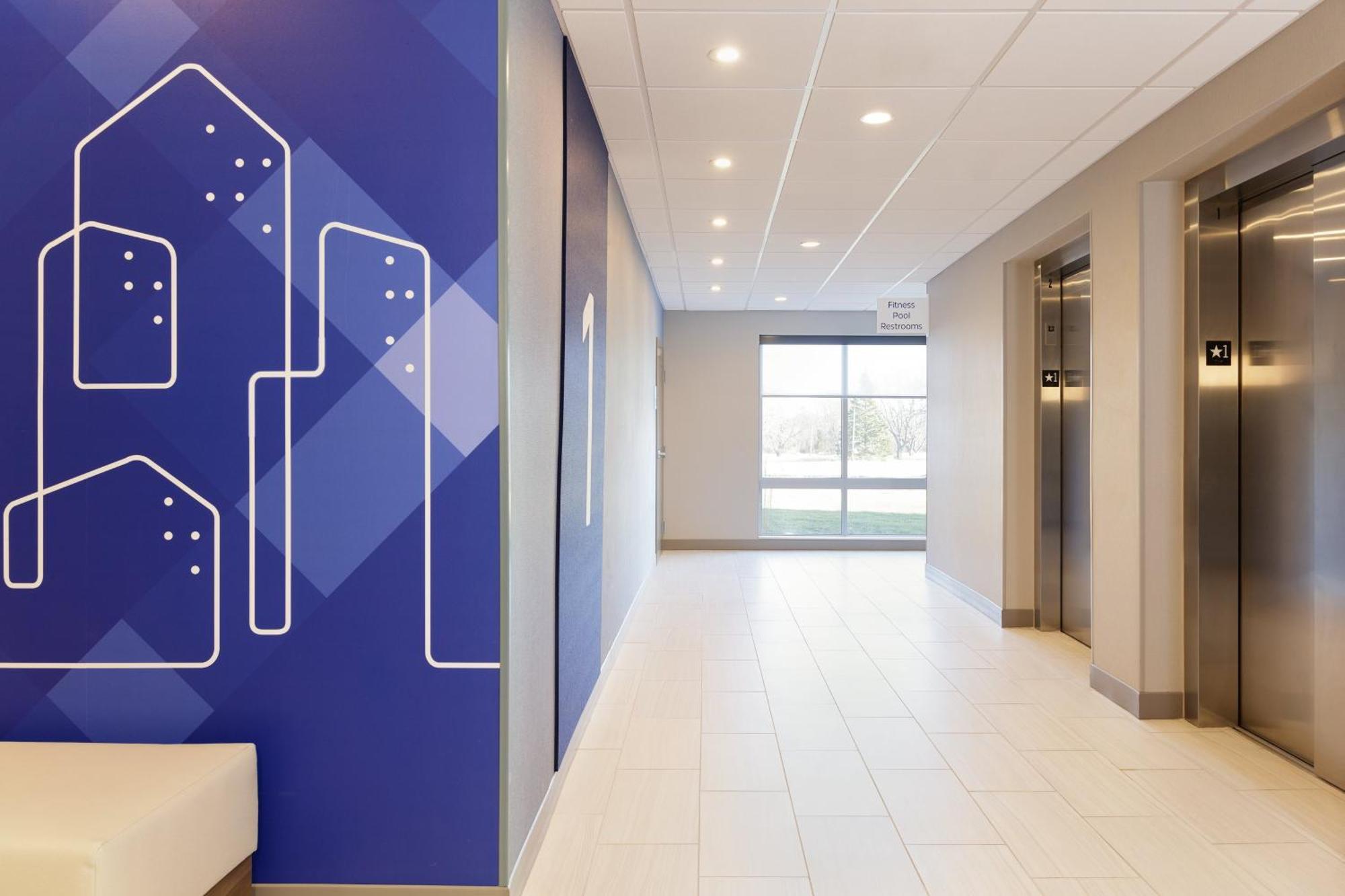 Holiday Inn Express Hotel & Suites Terre Haute By Ihg Buitenkant foto