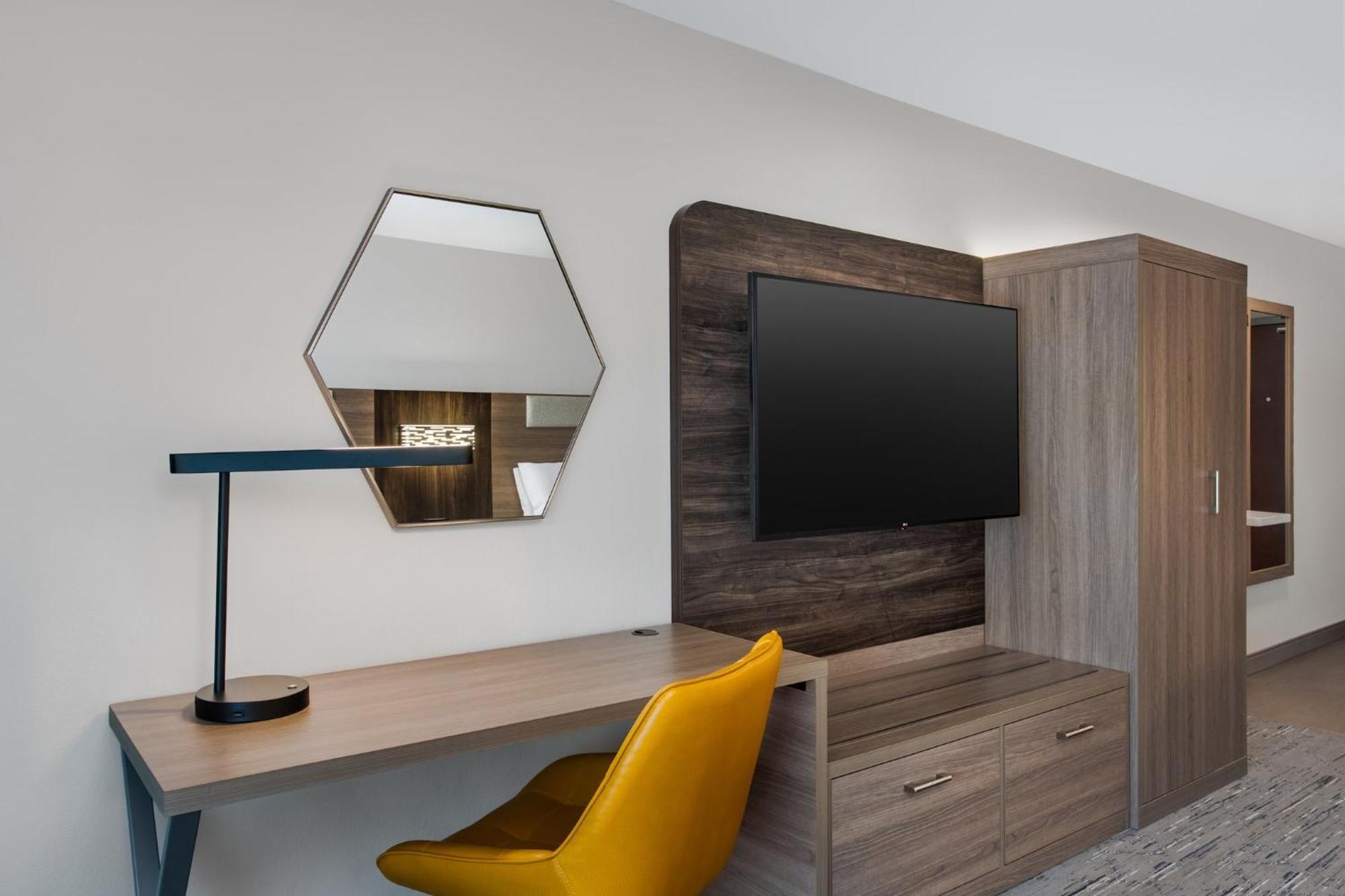 Holiday Inn Express Hotel & Suites Terre Haute By Ihg Buitenkant foto