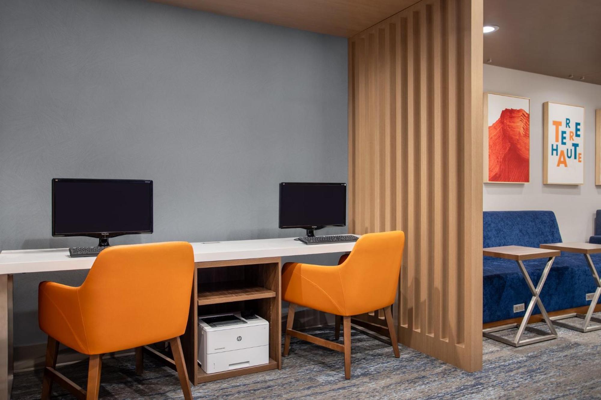 Holiday Inn Express Hotel & Suites Terre Haute By Ihg Buitenkant foto