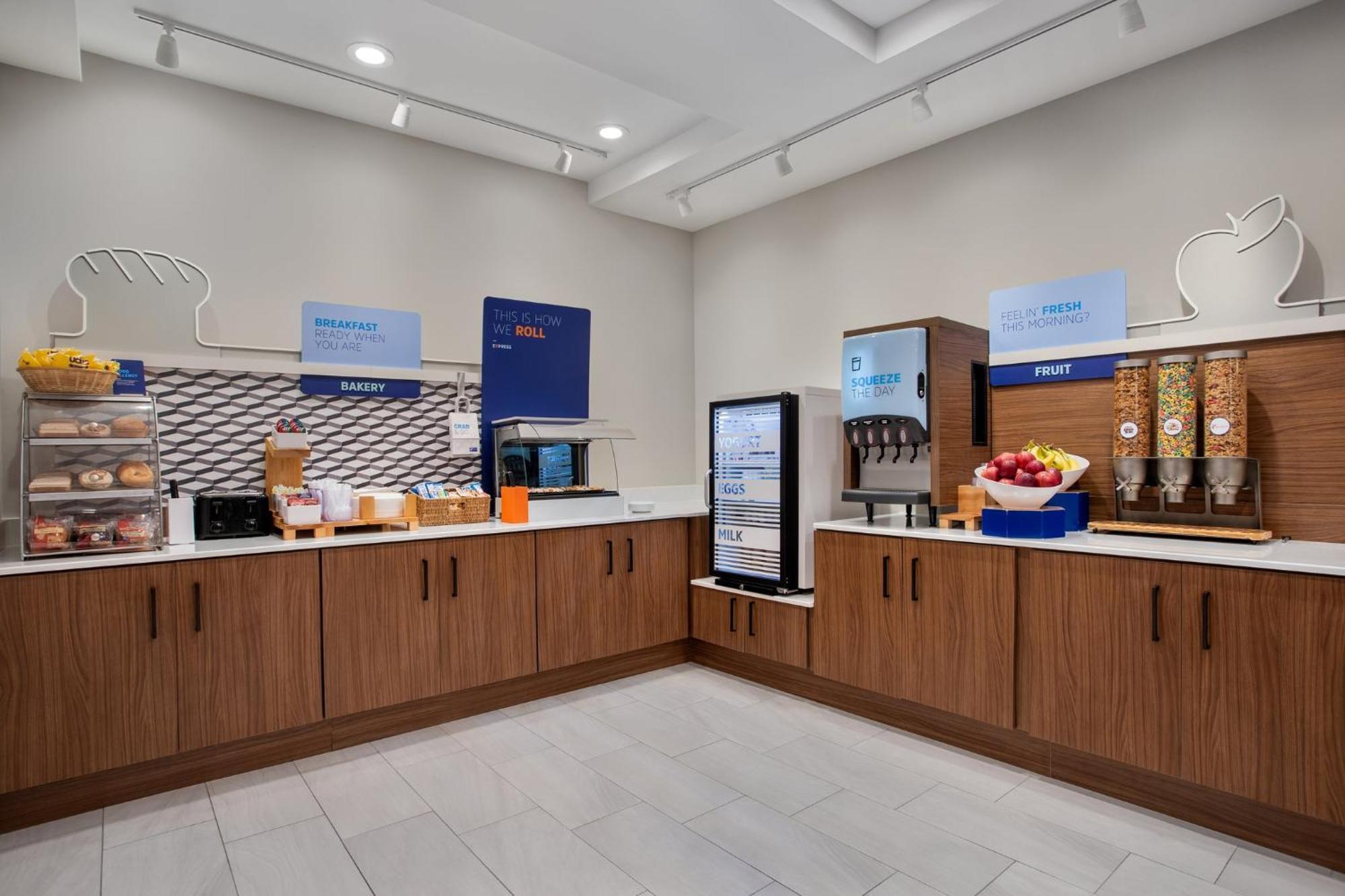 Holiday Inn Express Hotel & Suites Terre Haute By Ihg Buitenkant foto