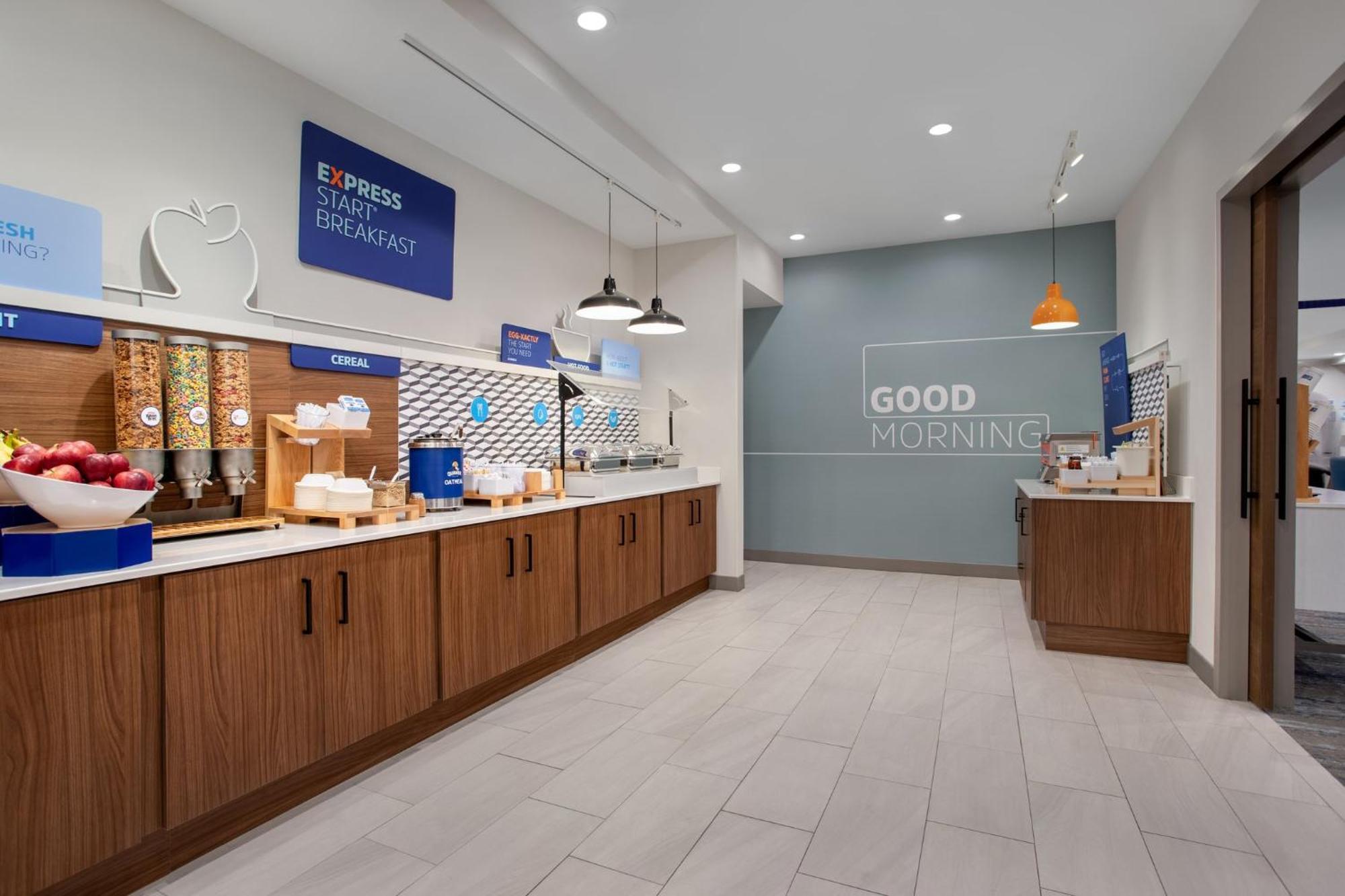 Holiday Inn Express Hotel & Suites Terre Haute By Ihg Buitenkant foto