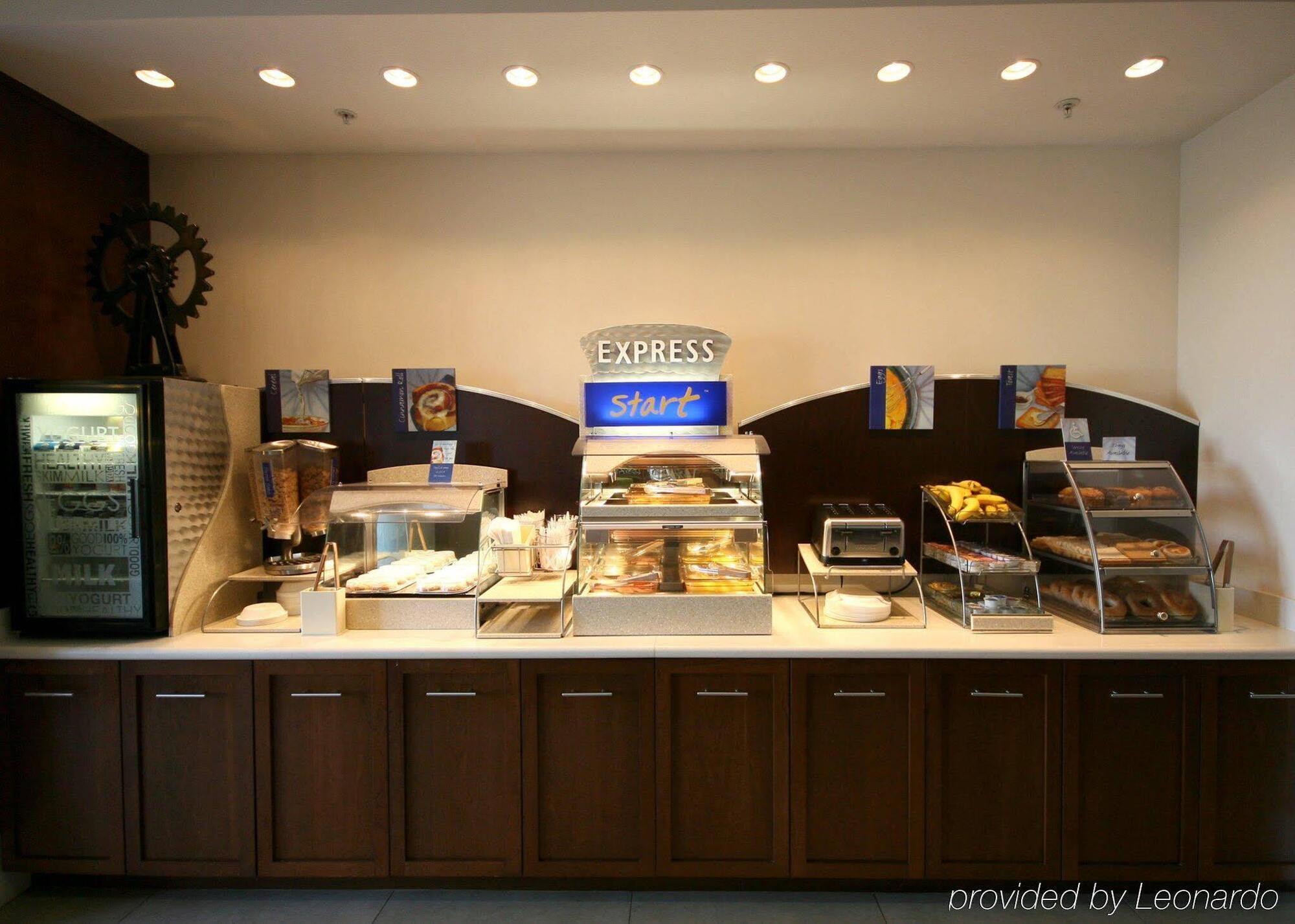 Holiday Inn Express Hotel & Suites Terre Haute By Ihg Buitenkant foto