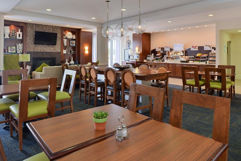 Holiday Inn Express Hotel & Suites Terre Haute By Ihg Buitenkant foto